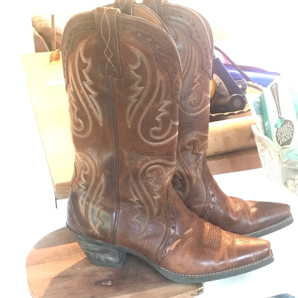 Ariat cowboy boots lightly used - Picture 3 of 4